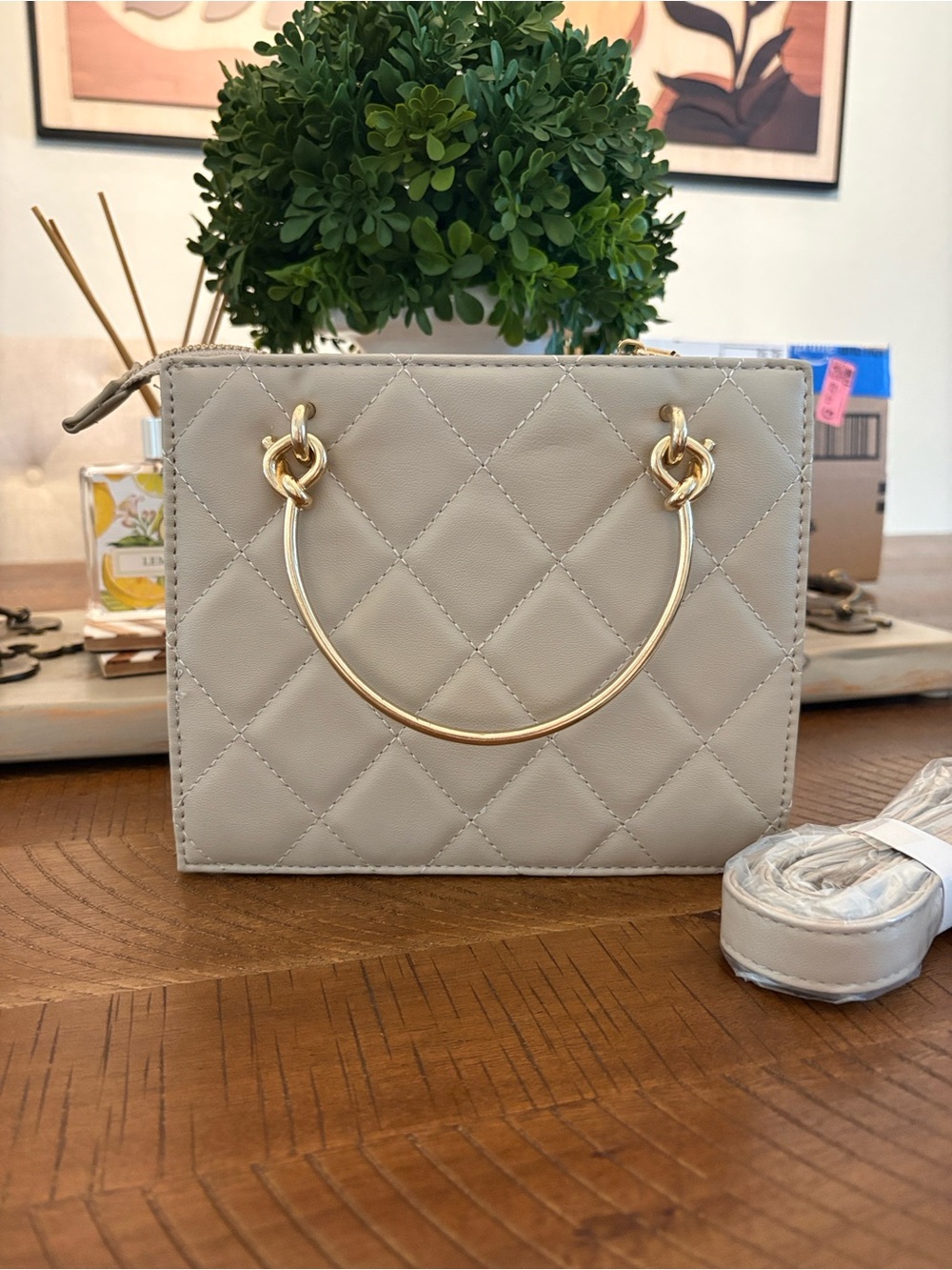 Badgley Mischka cream gold handbag - Picture 2 of 6